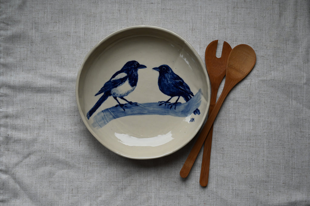 Ronde schaal met ekster en merel